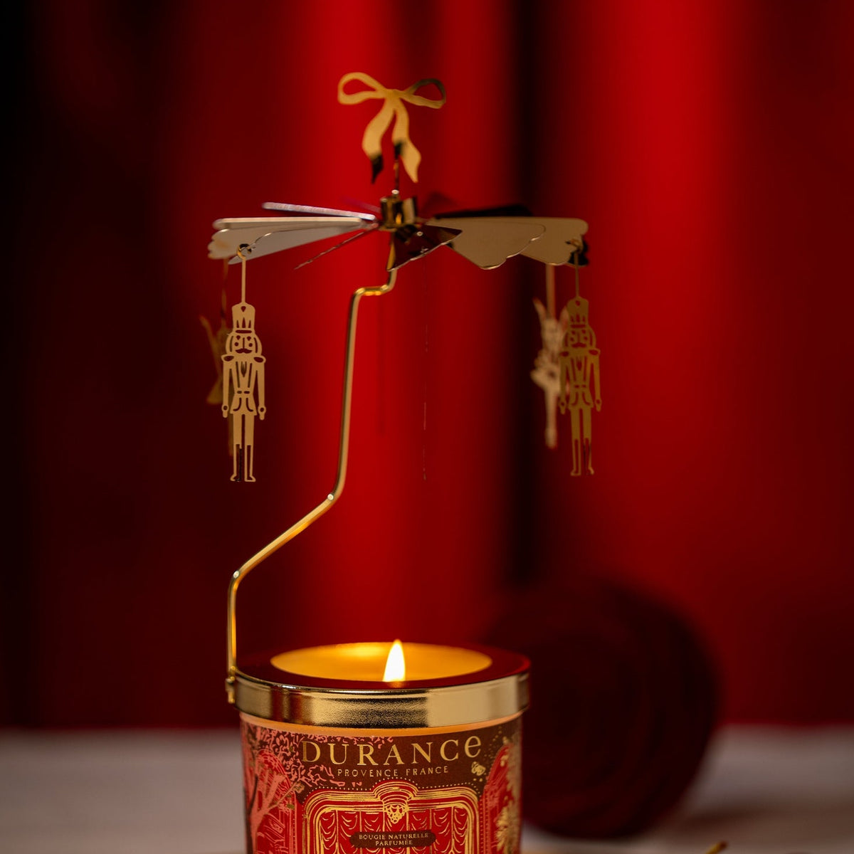 Carrusel y vela Cereza de Terciopelo 180gr Durance de la marca Durance en Aromaticks