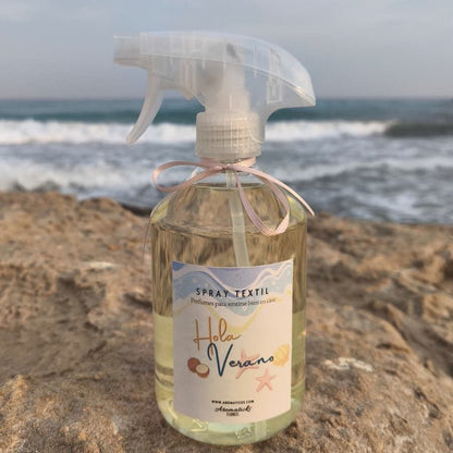 Spray textil Hola Verano 500 ml: Elimina olores y perfuma de la marca Aromaticks en Aromaticks