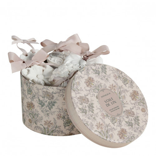 Chest of 5 Voile De Lin scented ceramics.